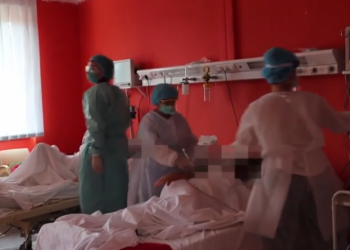 VIDEO/ Pacientë me oksigjen dhe rënkime, publikohen pamjet e rënda nga spitali “Shefqet Ndroqi”