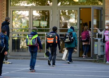 Shpërthimi i infeksioneve/ Mbyllen shkollat në Gjermani, fëmijët rikthehen në shtëpi