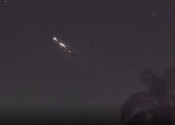 Kozmonauti fotografon dritat misterioze: Meteorë apo alienë?