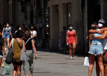 Paralajmërimi që vjen nga OBSH: Edhe nëse ne e kemi një vaksinë, pandemia do dy vjet