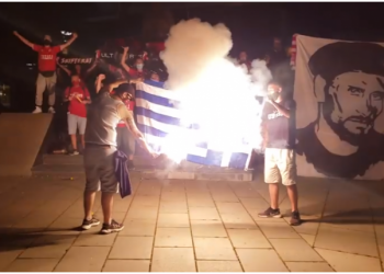 VIDEO/ ‘Skifterat’ e Gjilanit djegin flamurin grek para sfidës ndaj APOEL: Kosova është zemra e Shqipërisë