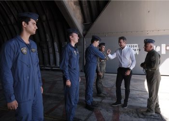 Kryeministri grek, “mesazh” Turqisë nga baza e avionëve luftarakë: Forcat e Armatosura janë kusht për paqen