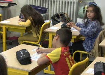 “Mësimi online krijon probleme”, OKB thirrje vendeve për rihapjen e shkollave: Gjeni zgjidhje