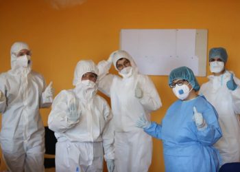 Sot 158 qytetarë fituan betejën me COVID-19, Manastirliu publikon foton e mjekëve