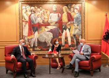 Meta takon ekipin mjekësor italian që do trajnojë stafin shqiptar: Solidaritet vëllazëror, s’do e harrojmë kurrë