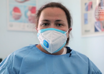 VIDEO/ Mjekja thirrje qytetarëve: Ju lutem mbani maskë të mbroni veten dhe të tjerët