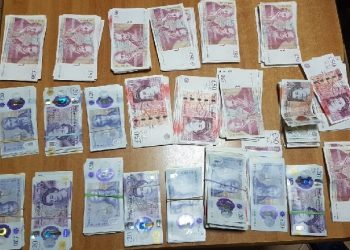 Tentoi të fuste në Shqipëri 22 mijë paund/ Ndalohet shqiptari në Rinas, i kishte fshehur në trup dhe valixhe