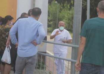 Radhët e gjata tek “Infektivi”, Pipero: Nuk mungon transparenca, familjarët mund të marrin informacion me telefon