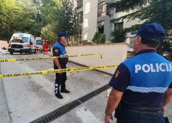 Po punonte, 55-vjeçari bie nga pallati në Tiranë/ Policia jep detajet e para