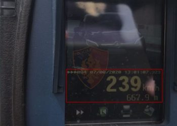 Me 239 km/h, e pëson keq shoferi i mjetit luksoz, Policia Rrugore pezullon 17 leje drejtimi