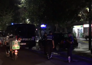 Konflikt masiv në Vlorë, ndërhyn Policia për plagosjen e 29-vjeçarit