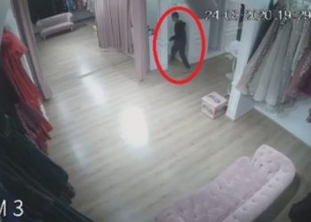 Djali i hyn në dyqan dhe i vjedh lekët/ Rozana Radi publikon videon në rrjetet sociale: Ja hajduti