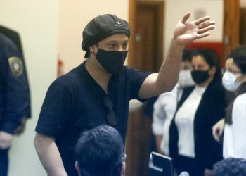 Ronaldinho shpëton nga arresti shtëpiak në Paraguai 5 muaj pasi u ndalua/ Braziliani kthehet në shtëpi