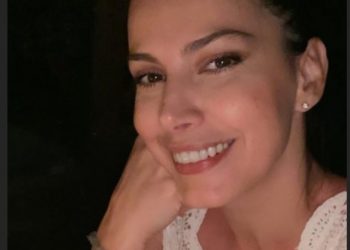 Valbona Selimllari sfidon vajzat e reja, ja si duket 47-vjeçarja pa make-up dhe pa filtra