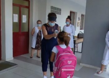‘Nga hyrja në klasë tek detyra e rojes’/ ISHP kujton rregullat strikte për nisjen e shkollave: Ç’bëhet nëse nxënësi shfaq simptoma