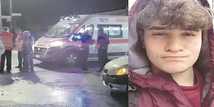 MONDOLFO  Tanta paura, il dolore dei feriti  alla fine tre di cui due all'ospedale - laltra sera in uno schianto a Cento Croci. Per cause in corso di accertamento da parte dei carabinieri, alle 21,30 di domenica notte si sono scontrate una Fiat Panda con 4 persone a bordo e una Toyota Yaris guidata da una donna residente nellanconetano. Limpatto è avvenuto sulla strada 424 della Valcesano all'intersezione tra viale dellIndustria e via Veterana con semaforo spento lampeggiante. Fortunatamente nessuna grave conseguenza per le persone. Praticamente illesi i conducenti delle due vetture. Per precauzione a causa dei colpi di frusta riportati nell'impatto e per le contusioni alle gambe, due donne che si trovavano nella Panda sono state soccorse e medicate al pronto soccorso. Paura per un altro passeggero della Panda che ha riportato una ferita al volto non grave. La donna al volante della Yaris è prontamente scesa dallauto per prestare aiuto in attesa dellarrivo dei soccorritori. Sul posto sono intervenuti i carabinieri della stazione di Marotta, il 118 di Fano e i pompieri. Tra le probabili cause dellincidente, forse il fondo stradale reso viscido dalla pioggia e una mancata precedenza da parte di una delle due vetture allo stop. Lincidente è avvenuto a semaforo spento lampeggiante. Lurto è stato avvertito distintamente fin dentro le abitazioni tanto che in molti si sono riversati in strada. Alcuni passanti che erano intorno e hanno visto la scena dicono: . Nel 2014 il semaforo era stato a un passo dalla chiusura definitiva che scatenò una raccolta firme di protesta da parte degli abitanti delle frazioni di Cento Croci e Ponte Rio.  Jacopo Zuccari (nelle foto si vede la Panda e i carabinieri sul luogo dell'incidente, della Yaris si vede il cofano davanti all'ambulanza)