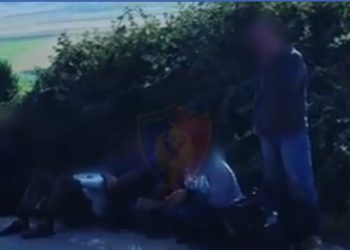 VIDEO/ Operacioni ‘’Perimetri’ i vë prangat 35-vjeçarit në Pogradec, transportonte 15 klandestinë