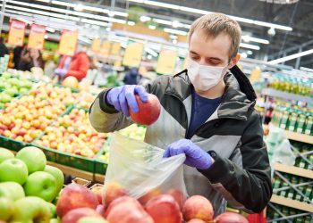 “Krahë pule të infektuara”/ A transmetohet koronavirusi nga ushqimi? Ja çfarë thonë ekspertët