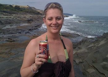 Pinte tre shishe verë në ditë, 47-vjeçarja pëson transformim drastik pasi la alkoolin. As babai nuk e njohu