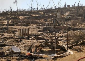 FOTO/ Shkrumbohet kampi i refugjatëve në Greqi, mijëra emigrantë pa strehim