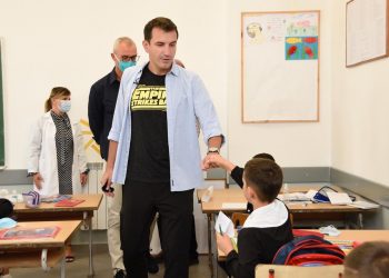 Kushte më të mira për nxënësit e shkollës “Bashkim Berisha”, Veliaj: Viti ynë kampion i hapjes së shkollave të reja