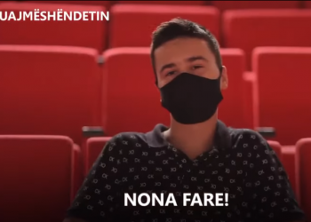 Shahini shpërndan videon sensibilizuese për mbajtjen e maskës: Është nona fare! Ruan shëndetin tim dhe të prindërve