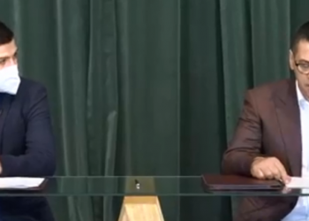 VIDEO/ Ahmetaj firmos marrëveshjen me “Fundjavë Ndryshe”: 1 milion euro donacione për rindërtimin e banesave