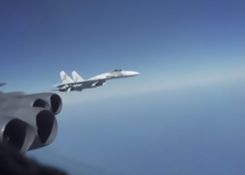 VIDEO/ Tensione SHBA-Rusi, avioni rus hyn në hapësirën e NATO-s dhe provokon bombarduesit amerikan