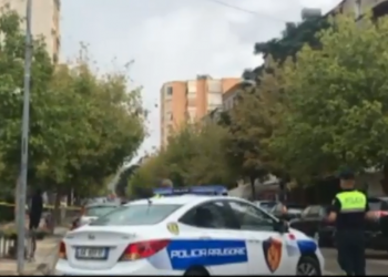 Të shtëna me armë në Elbasan, një person qëllon në drejtim të Policisë