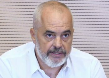 Rama mesazh për vitin e ri shkollor: Mësim deri në 3 turne, ja sa nxënës lejohen në klasa