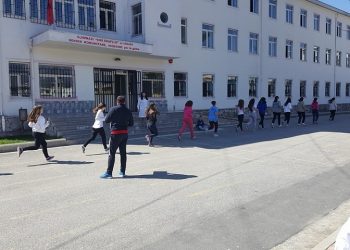 Pas maturantit rezulton e infektuar edhe mësuesja në Gjirokastër/ Preken nga COVID edhe dy punonjës të doganës së Kakavijës