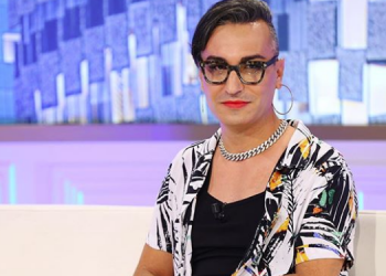 Biznesmeni ‘gay’: Ju tregoj këngëtarin shqiptar më burrë që nuk vesh ‘mbathje rozë’…