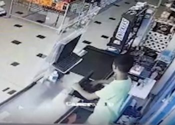 Vidhen 300 mijë lekë në market/ Menaxheri ia mban kasieres, madje e kërcënon me padi