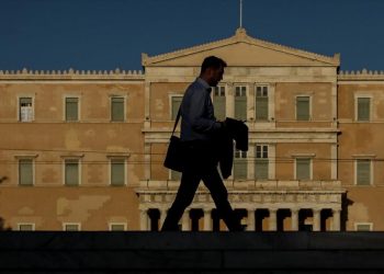 Athina regjistron numra të lartë infeksioni me COVID/ Ekspertët sugjerojnë një izolim të saj