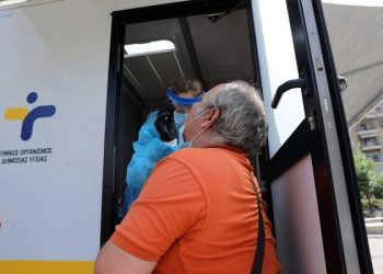 Greqia “pushtohet” nga COVID-19, në Athinë mbyllen dy qendra që u shërbejnë emigrantëve shqiptarë