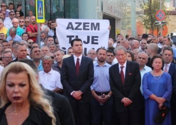 Hipokrizia e atyre që “qajnë dhe nderojnë” Azemin