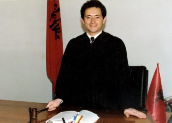 Si Berisha e shkarkoi dhe e përndoqi 25 vite më parë me anë të SHIK/ Vranë drejtësinë dhe shqiptarët, u përgjak dhe u shkrumbua vendi