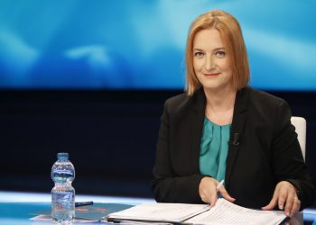 Denaj zbulon sa do jetë paga e mjekëve: Pas bluzave të bardha rritje pagash edhe për sektorin e arsimit