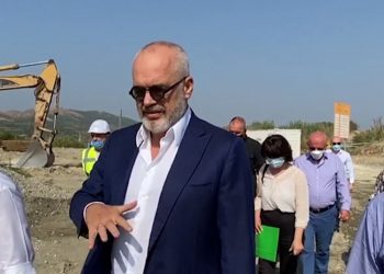 “I japim fund gangrenës e mbetjeve në Berat”, Rama: Deri në 40 % rritje për pagat me shëndetësi