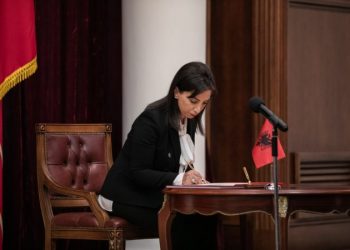Evis Kushi flet zyrtarisht si ministre e Arsimit: Do jem kurdoherë dëgjuesi dhe zëri i çdo nxënësi, mësuesi dhe studenti
