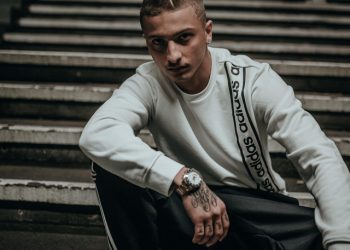 Tha se i jepte berberit 8 mijë euro për qethjen, zhduket nga rrjetet sociale reperi shqiptar