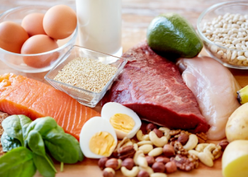 Sa proteinë duhet të merrni çdo ditë dhe problemet që shkakton nëse konsumoni më shumë seç duhet