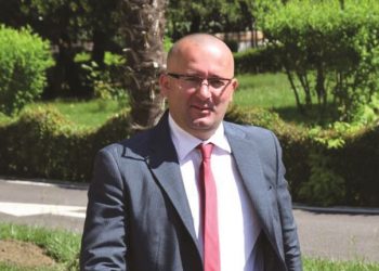 65 vjeçari që u hodh nga spitali “Shefqet Ndroqi”, ishte vjehrri i ish-deputetit të LSI-së