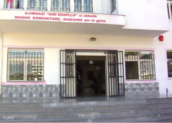 Infektohet me COVID maturantja në Gjirokastër/ I bëhet tamponi nxënësve të klasës dhe kontakteve të afërta