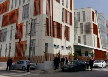 Koronavirus “hyn” në Gjykatën e Elbasanit, infektohet një punonjëse dhe një oficer i policisë gjyqësore