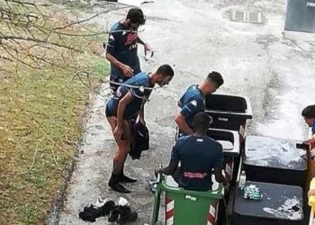 Yjet e Napoli-t përfundojnë në “kazanët e plehrave”: Ja arsyeja!