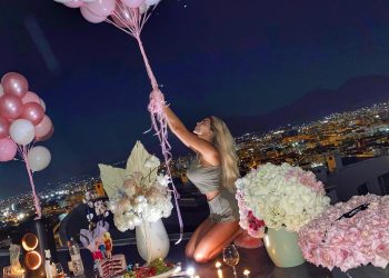 Me pizhama e rrethuar nga lulet dhe tullumbacet, Luana Vjollca feston ditëlindjen. Marina: Nuk e imagjinoj dot jetën pa ty