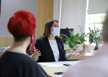 Shqipëria pjesë e COVAX, Manastirliu: Të angazhuar për të patur vaksinën anti-covid