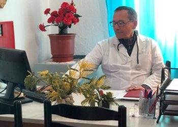 Tragjike/ I shtruar prej dy javësh tek “Shefqet Ndroqi”, ndërron jetë nga COVID-19 mjeku nga Kavaja