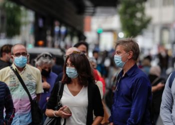 “Ritme alarmuese”/ Pas paralajmërimit të OBSH-së, vendet evropiane shpallin kufizime të reja. Izraeli fillon një bllokim të dytë